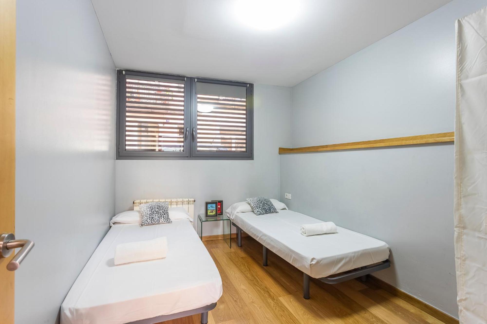Apartment Rentals - Gracia Pool Center *
