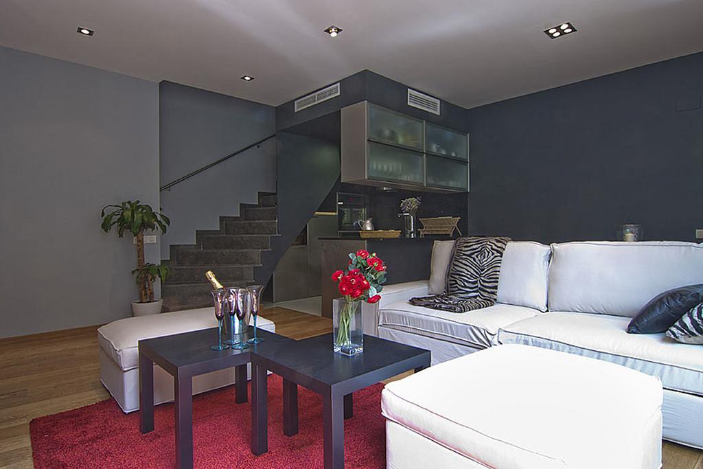 - Gracia Pool Center Barcellona